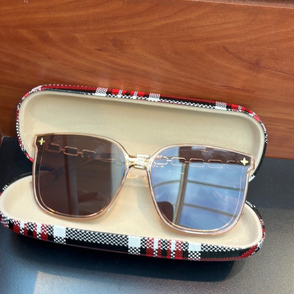 Women Fashion Sunglasses - Picture 1 of 3